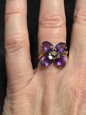 Amethyst Blossom Vintage 14kt Yellow Gold Ring.